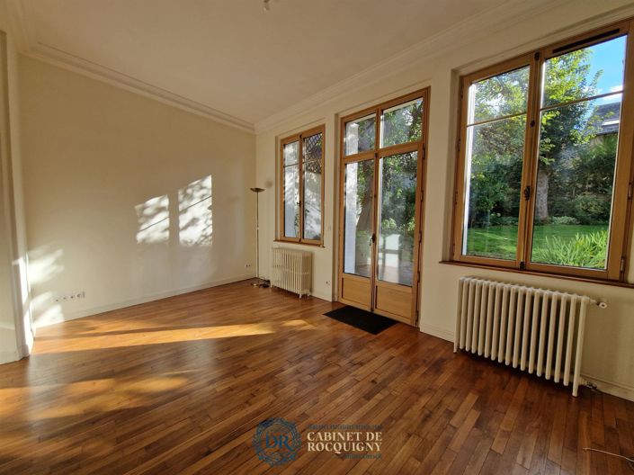 Image No.6-7 Bed House for sale