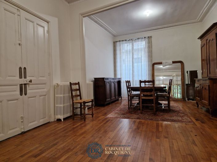 Image No.7-7 Bed House for sale