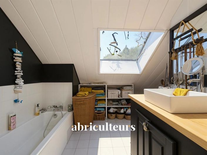 Image No.11-8 Bed House for sale