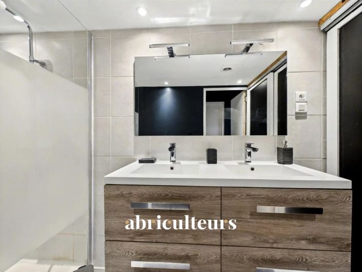 Image No.18-8 Bed House for sale