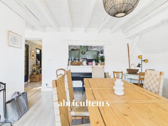 Image No.6-8 Bed House for sale