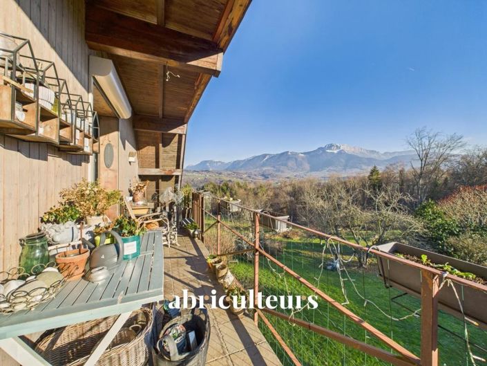 Image No.8-8 Bed House for sale