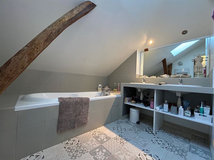 Image No.7-5 Bed House for sale