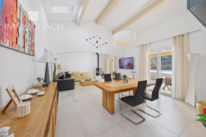 Image No.11-3 Bed House for sale