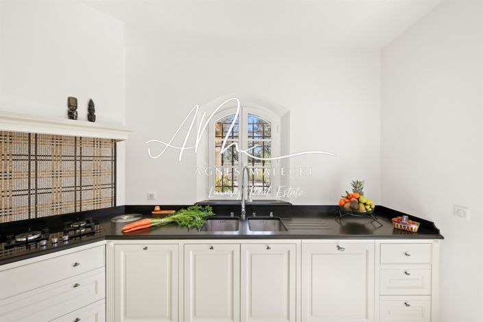 Image No.12-4 Bed House for sale