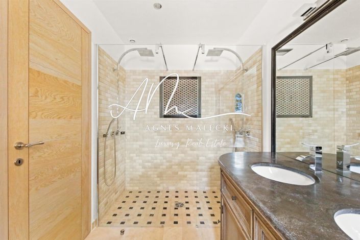 Image No.17-4 Bed House for sale