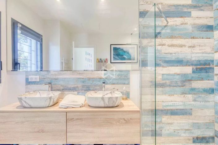 Image No.13-3 Bed House for sale