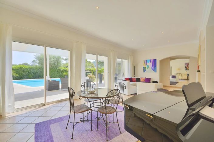 Image No.17-5 Bed House for sale