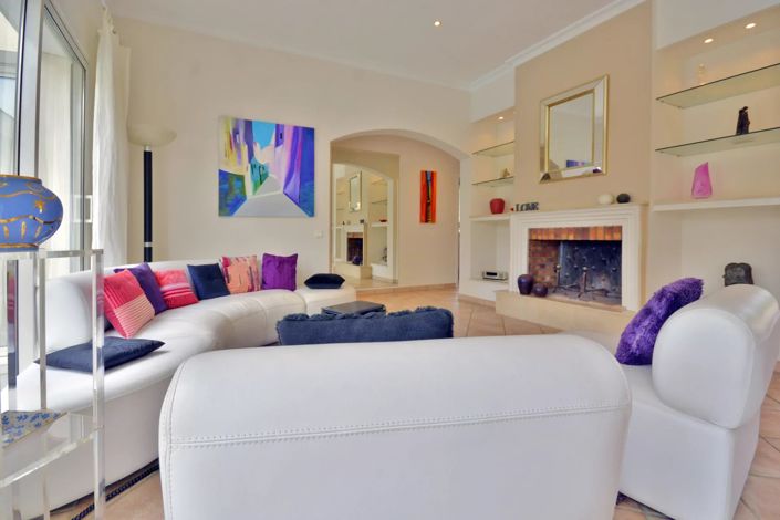 Image No.18-5 Bed House for sale