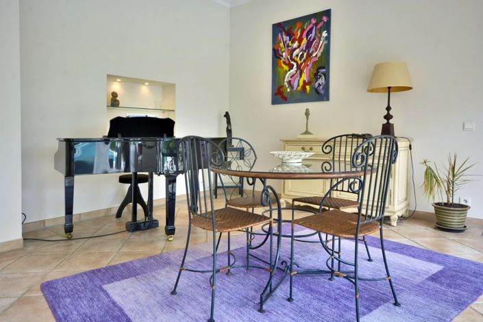 Image No.19-5 Bed House for sale