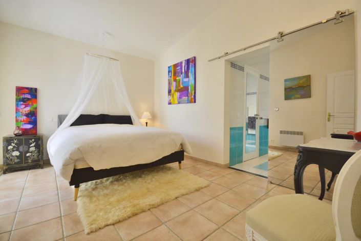 Image No.26-5 Bed House for sale