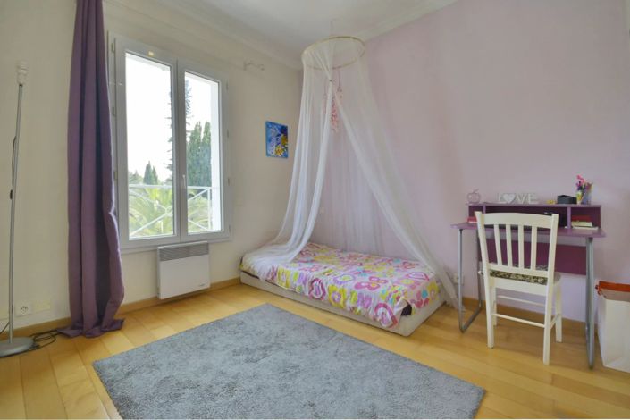 Image No.32-5 Bed House for sale