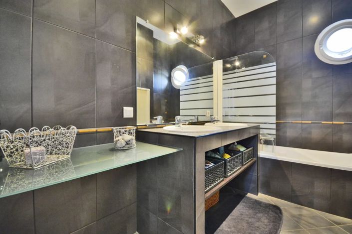 Image No.34-5 Bed House for sale