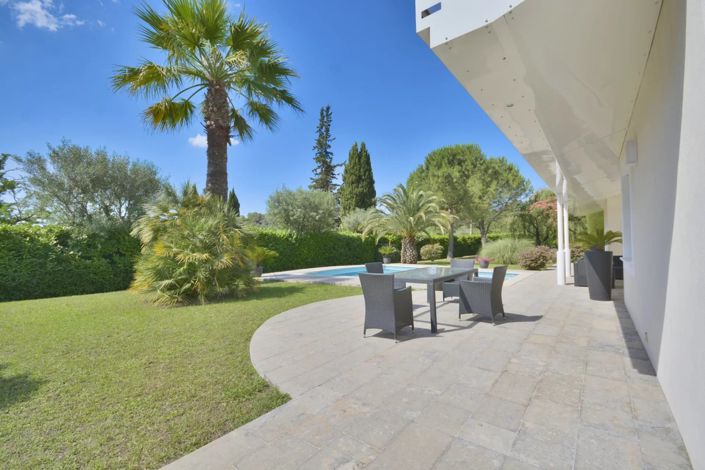 Image No.8-5 Bed House for sale