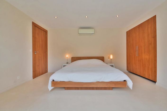 Image No.24-5 Bed House for sale