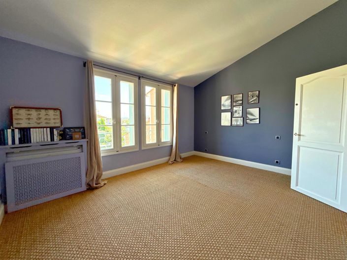 Image No.6-4 Bed House for sale