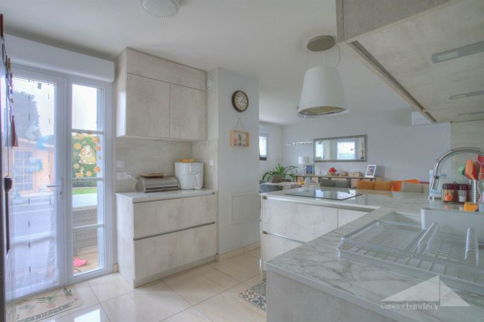 Image No.2-4 Bed House for sale