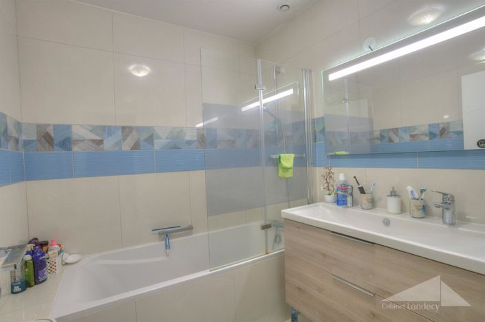 Image No.8-4 Bed House for sale