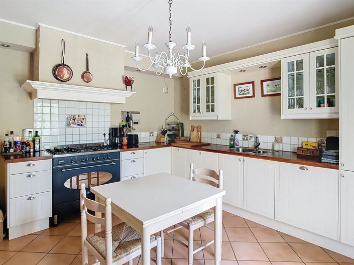 Image No.10-5 Bed House for sale