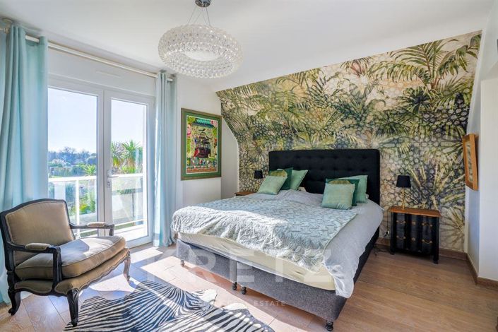 Image No.4-6 Bed House for sale