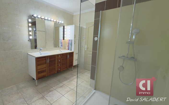 Image No.12-5 Bed House for sale