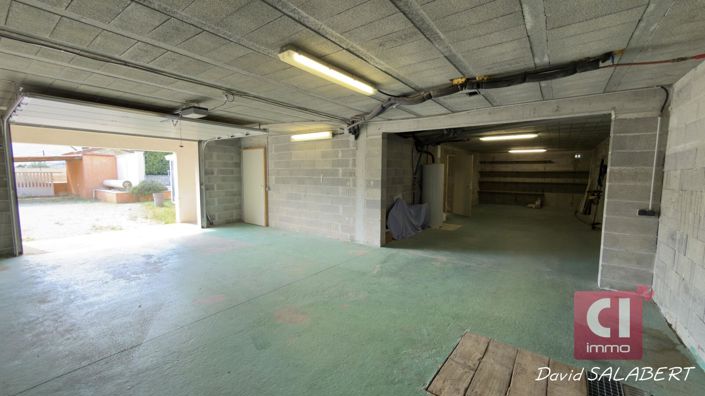 Image No.17-5 Bed House for sale