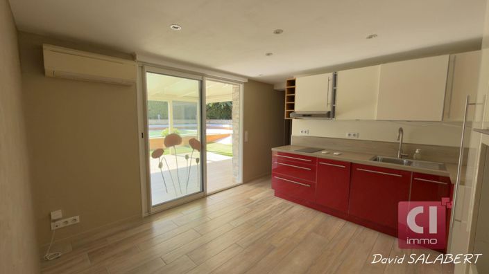 Image No.7-5 Bed House for sale