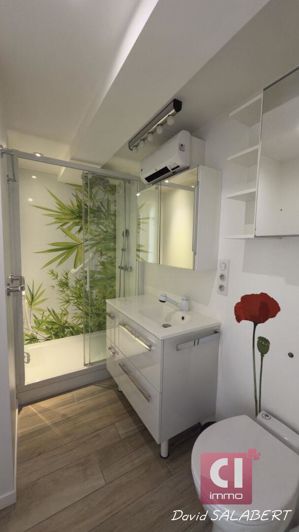 Image No.8-5 Bed House for sale