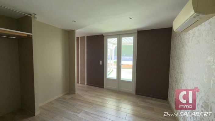 Image No.9-5 Bed House for sale