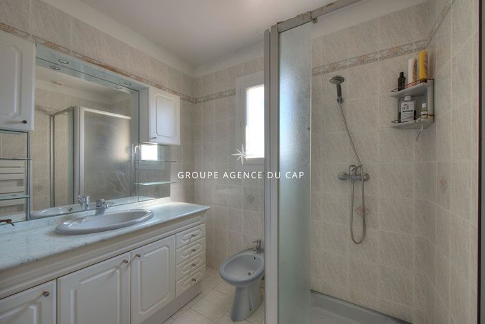 Image No.10-4 Bed House for sale