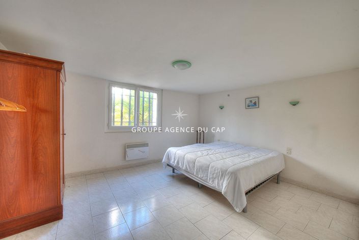 Image No.14-4 Bed House for sale