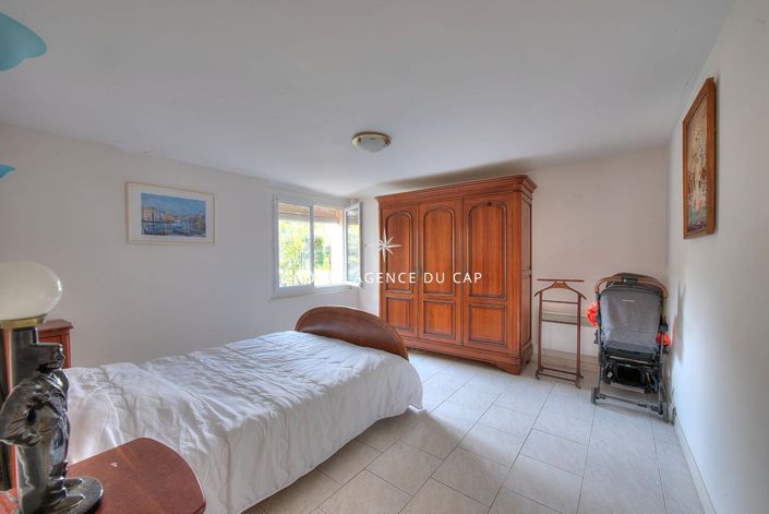 Image No.15-4 Bed House for sale