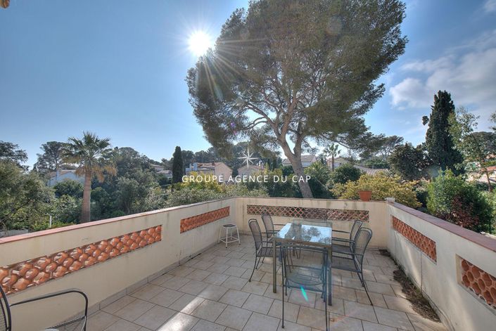 Image No.6-4 Bed House for sale