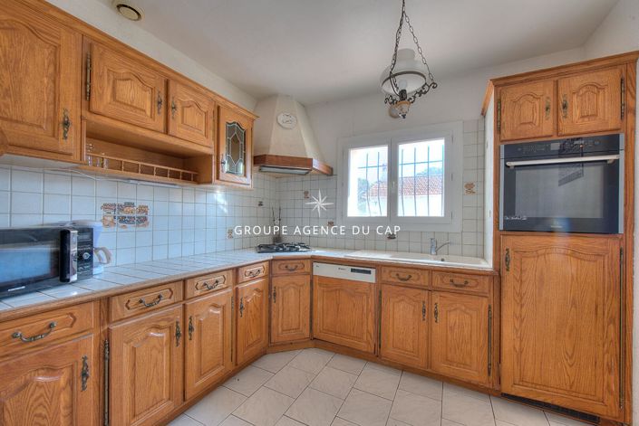 Image No.7-4 Bed House for sale