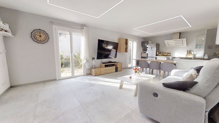 Image No.10-3 Bed House for sale