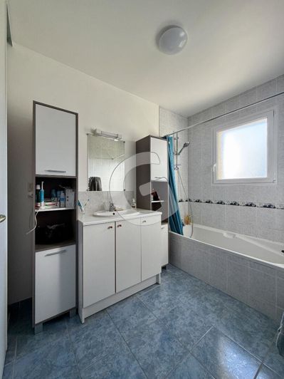 Image No.9-3 Bed House for sale