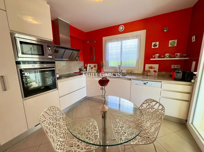 Image No.6-3 Bed House for sale