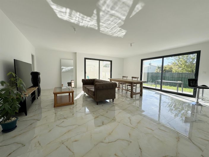 Image No.2-3 Bed House for sale