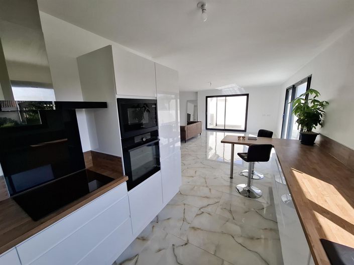 Image No.7-3 Bed House for sale