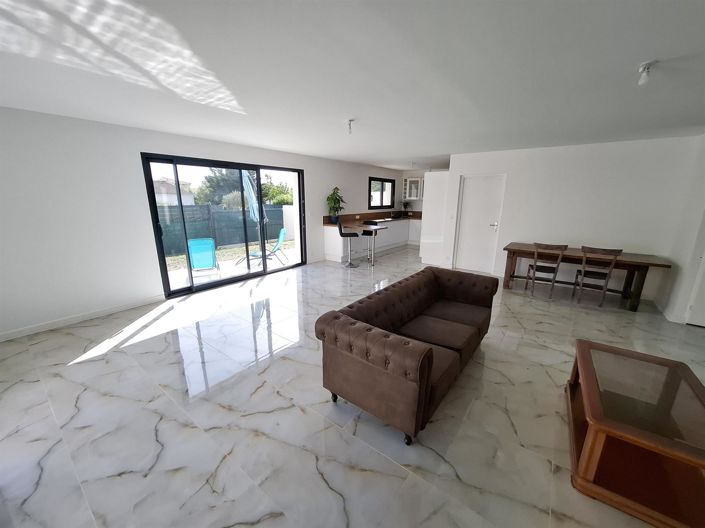 Image No.9-3 Bed House for sale