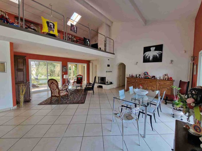 Image No.11-6 Bed House for sale