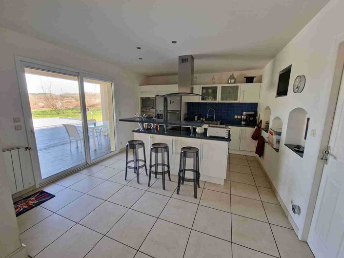 Image No.17-6 Bed House for sale