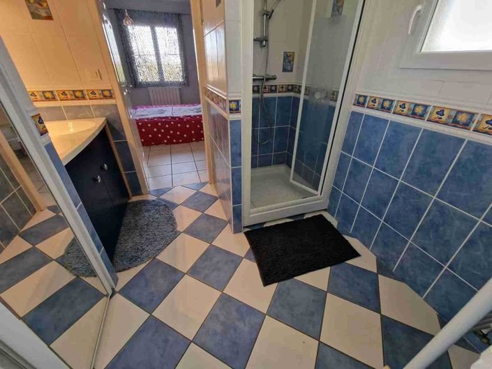 Image No.18-6 Bed House for sale