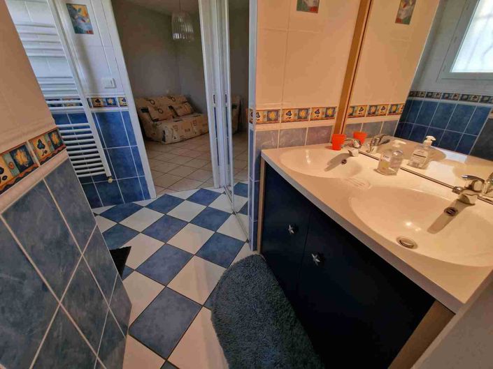 Image No.19-6 Bed House for sale