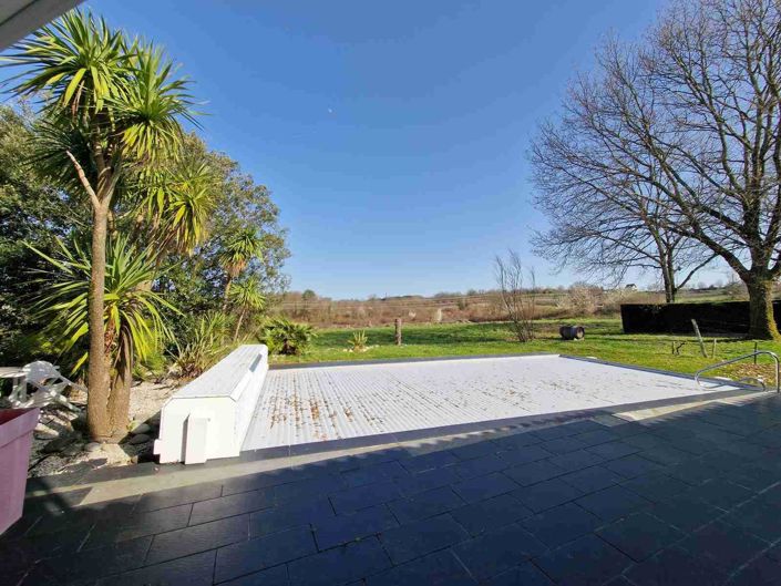 Image No.8-6 Bed House for sale