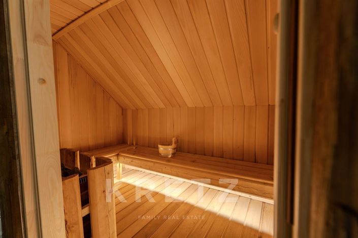 Image No.8-5 Bed House for sale