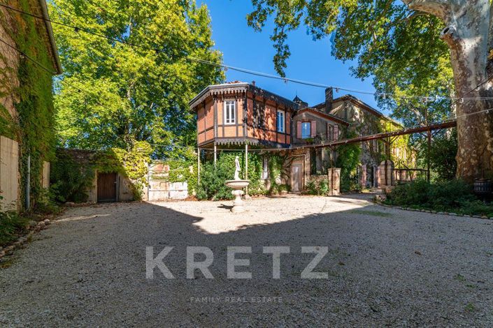 Image No.14-9 Bed Property for sale