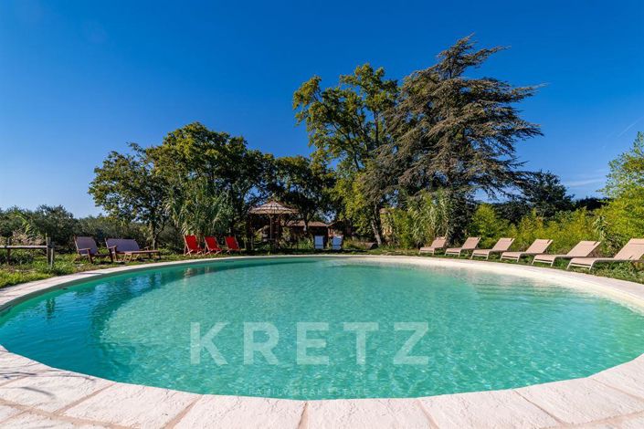 Image No.18-9 Bed Property for sale