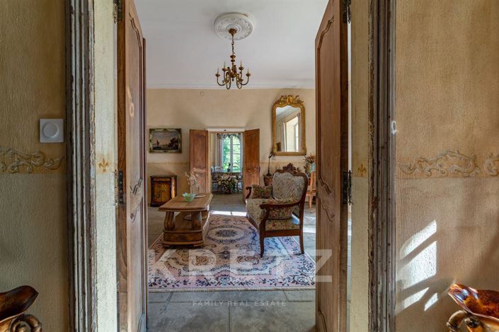 Image No.4-9 Bed Property for sale