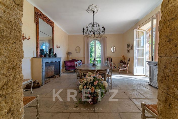 Image No.5-9 Bed Property for sale